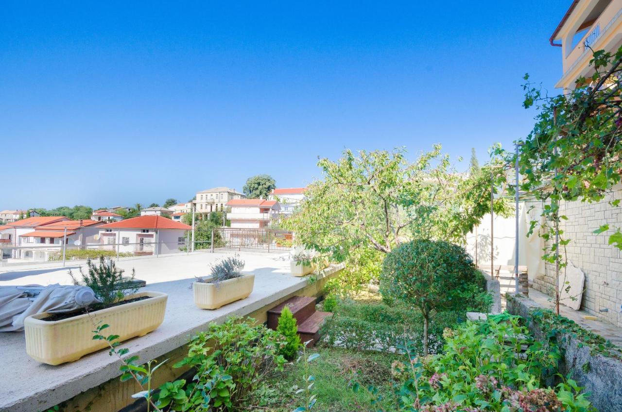 Apartments Mirjana B Lopar Buitenkant foto