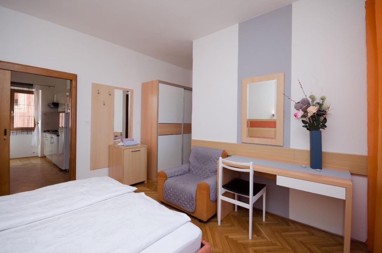 Apartments Mirjana B Lopar Buitenkant foto
